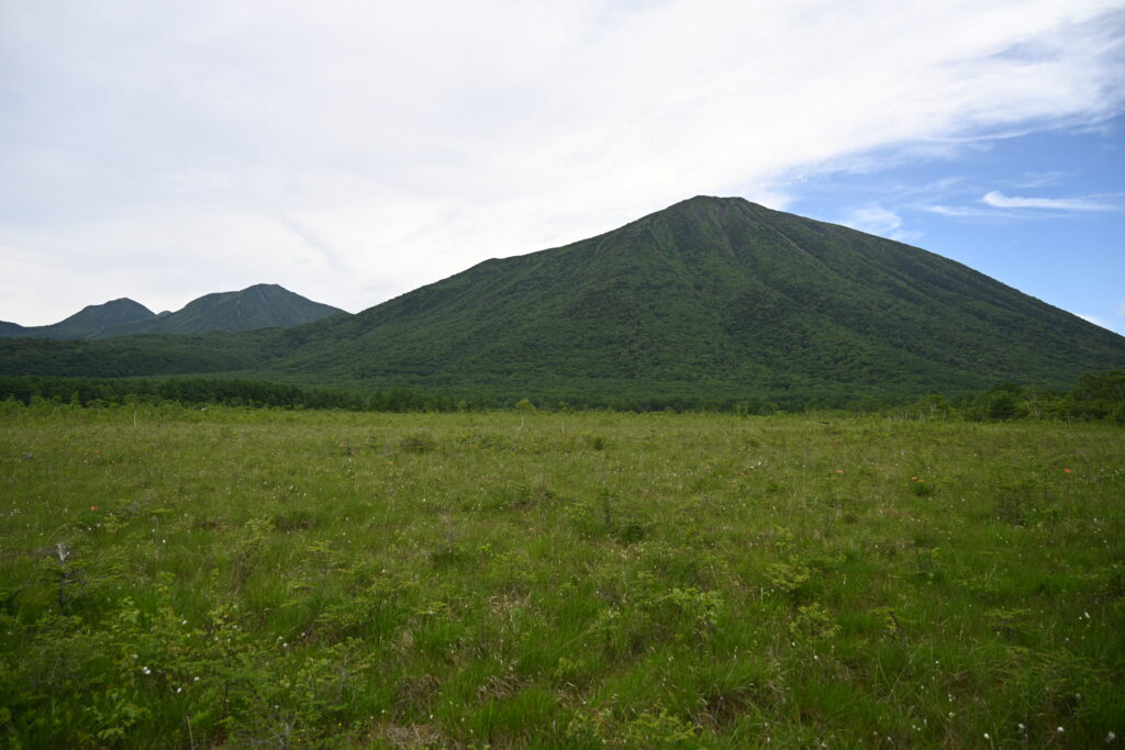 男体山